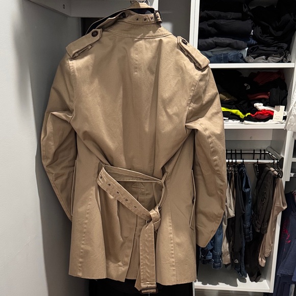 Banana Republic Men’s Tan Double-Breasted Trench Coat - Picture 5 of 11